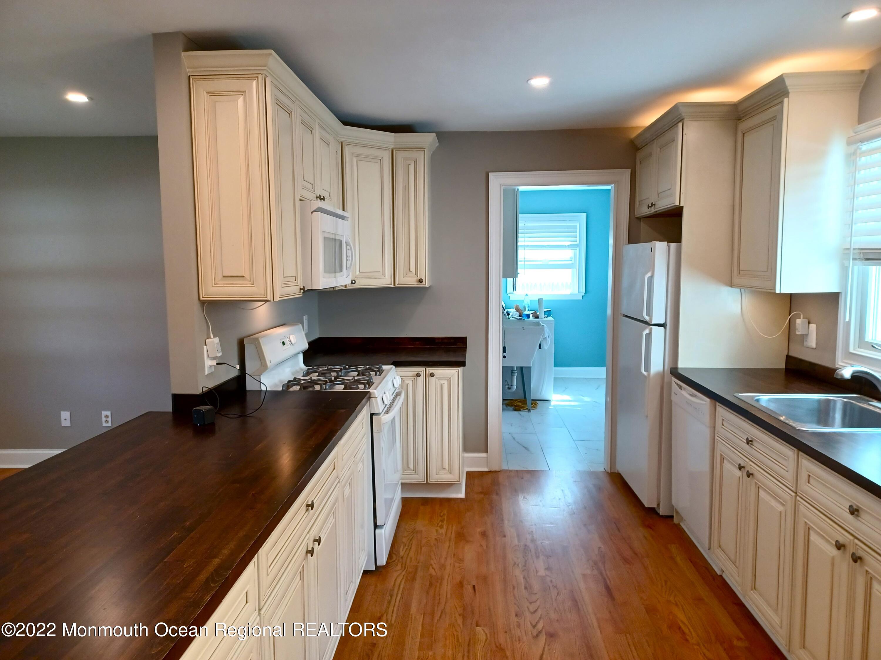 1301 Charles Street Point Pleasant, NJ 08742 - Photo 10 of 24 kitchen