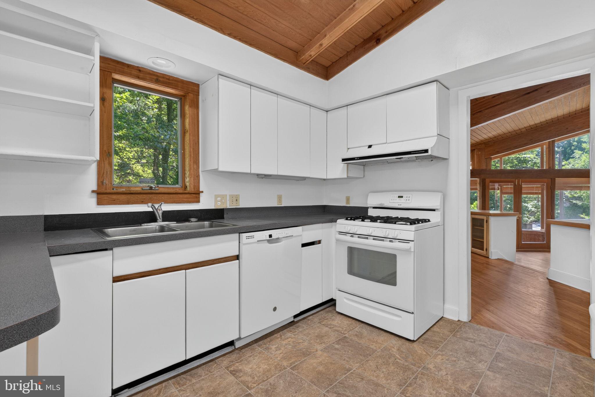 2963 Albemarle Street Northwest Washington, DC 20008 - Photo 14 of 45