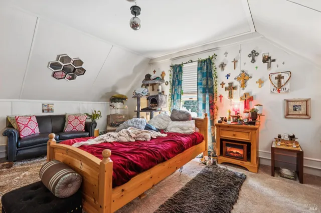 a view of entryway with a front door