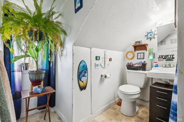 a view of a livingroom with furniture washer and dryer