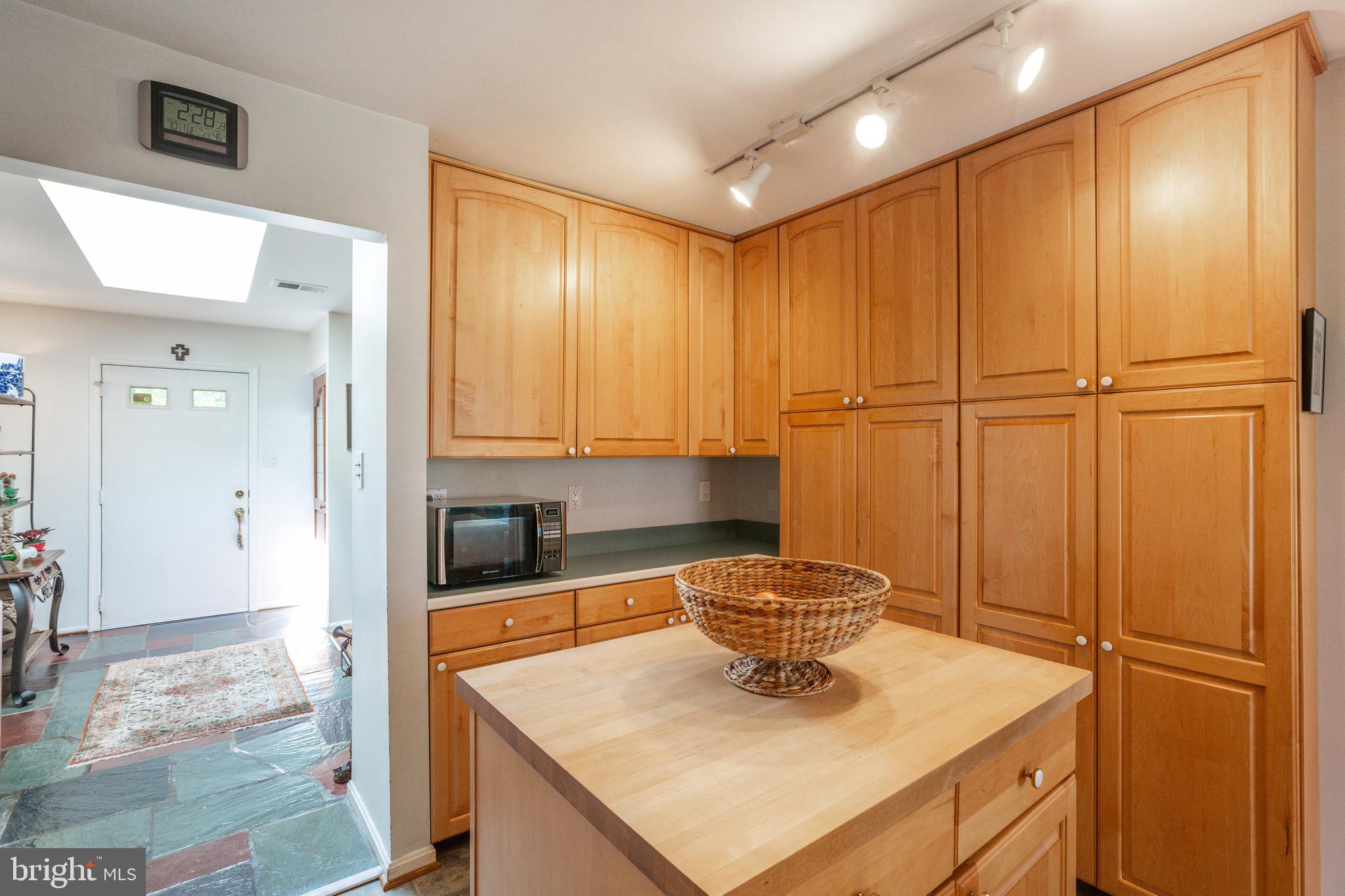 11340 Rambling Road Gaithersburg, MD 20879 - Photo 19 of 42 Kitchen