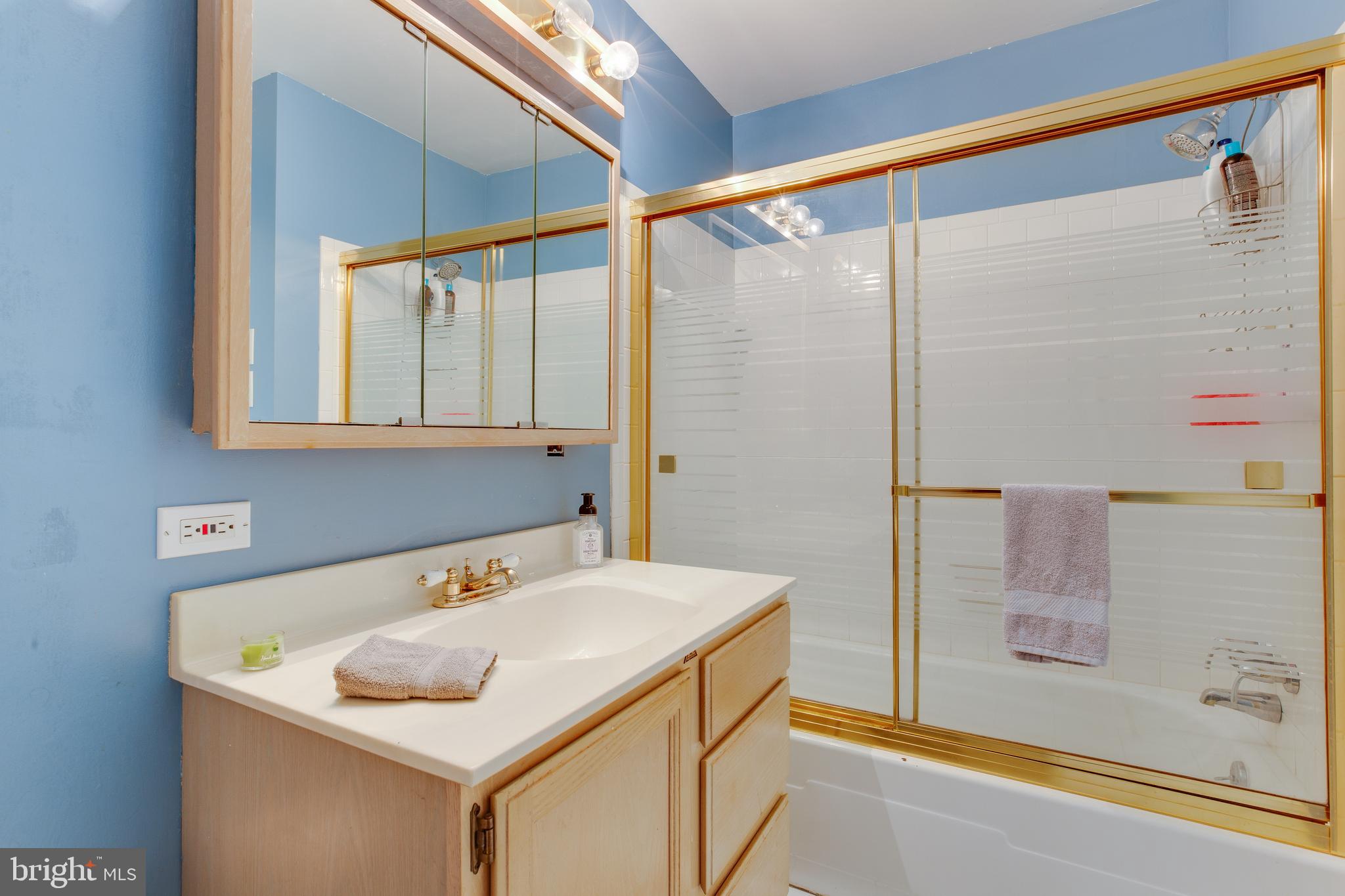 11340 Rambling Road Gaithersburg, MD 20879 - Photo 29 of 42 Full Bath in Upper Level Hallway