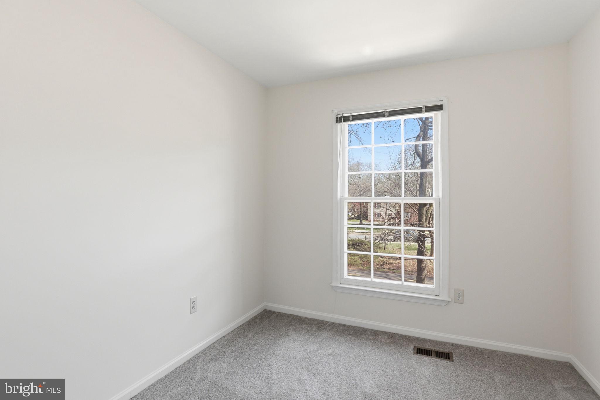 2544 South Walter Reed Drive, Unit B Arlington, VA 22206 - Photo 11 of 28 an empty room with a window