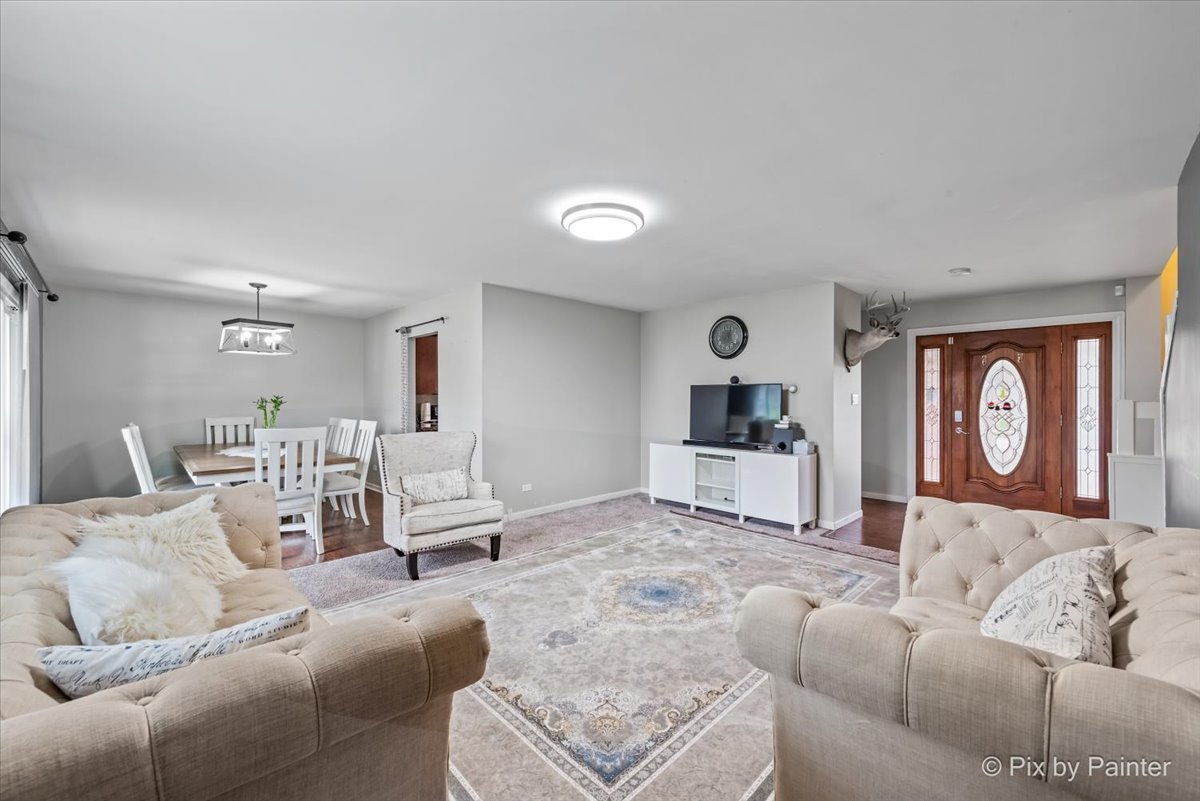 1660 Kent Road Hoffman Estates, IL 60169 - Photo 3 of 27