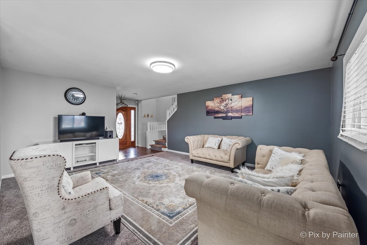 1660 Kent Road Hoffman Estates, IL 60169 - Photo 4 of 27