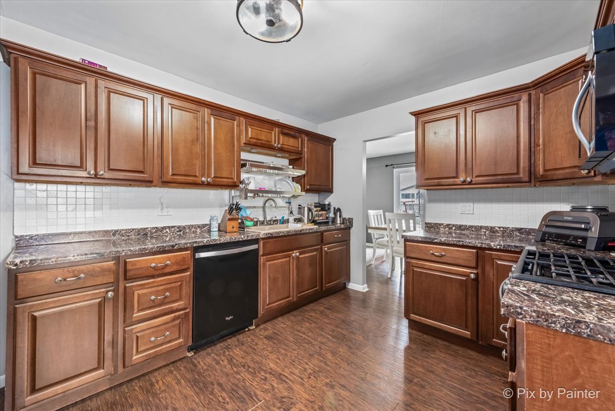 1660 Kent Road Hoffman Estates, IL 60169 - Photo 10 of 27
