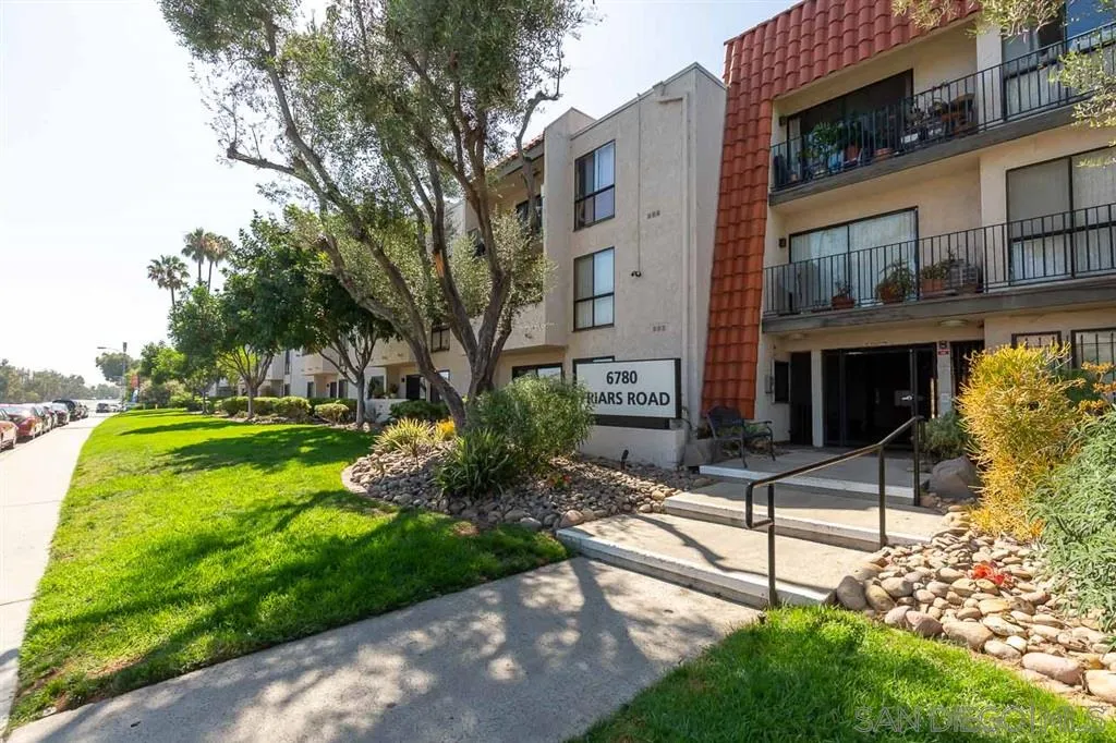 6780 Friars Road, Unit 257 San Diego, CA 92108 - Photo 16 of 20 a view of a house with backyard and garden