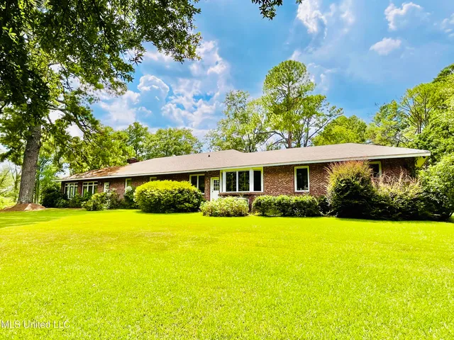$519,000 | 1142 Henley Circle, Hazlehurst, MS 39083