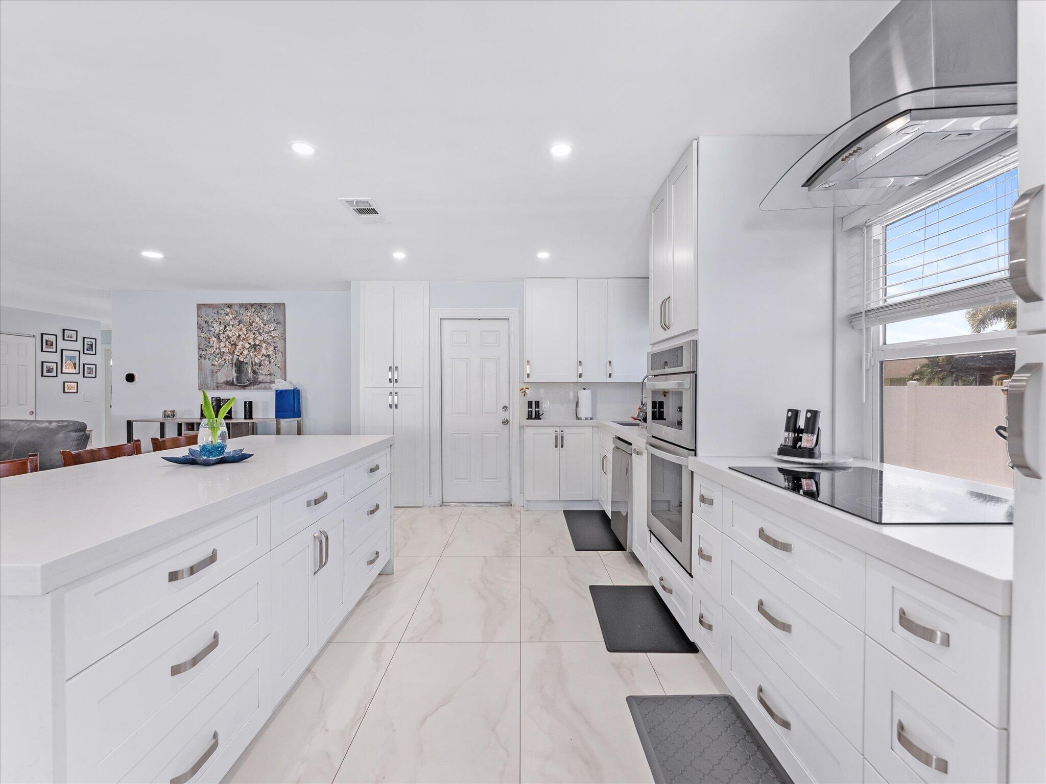 23040 Southwest 54th Avenue Boca Raton, FL 33433 - Photo 1 of 50 13-13