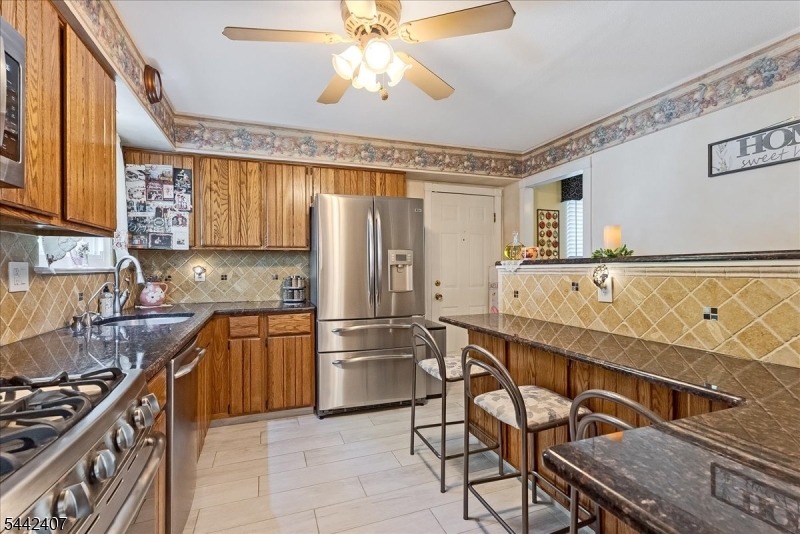 8 Alyson Drive Fairfield, NJ 07004 - Photo 10 of 34
