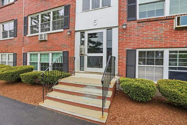 $230,000 | 5 Tara Drive, Unit 5, Weymouth, MA 02188