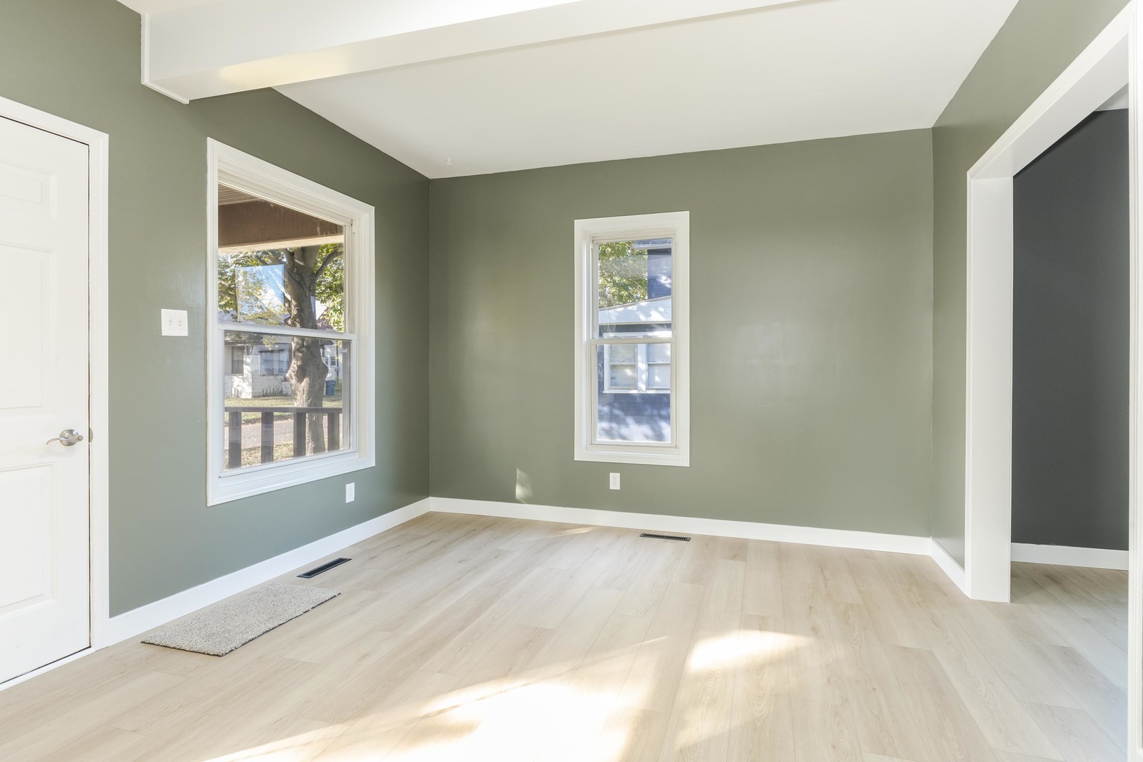 417 East Timber Street Pontiac, IL 61764 - Photo 14 of 43 a view of an empty room with a window
