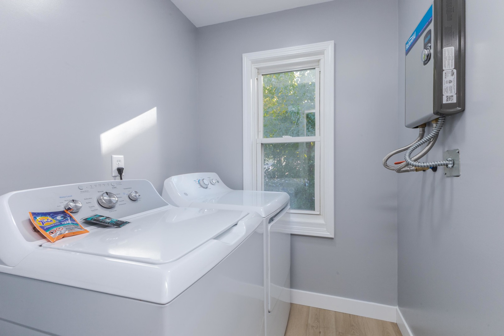 417 East Timber Street Pontiac, IL 61764 - Photo 22 of 43 a utility room with dryer and washer