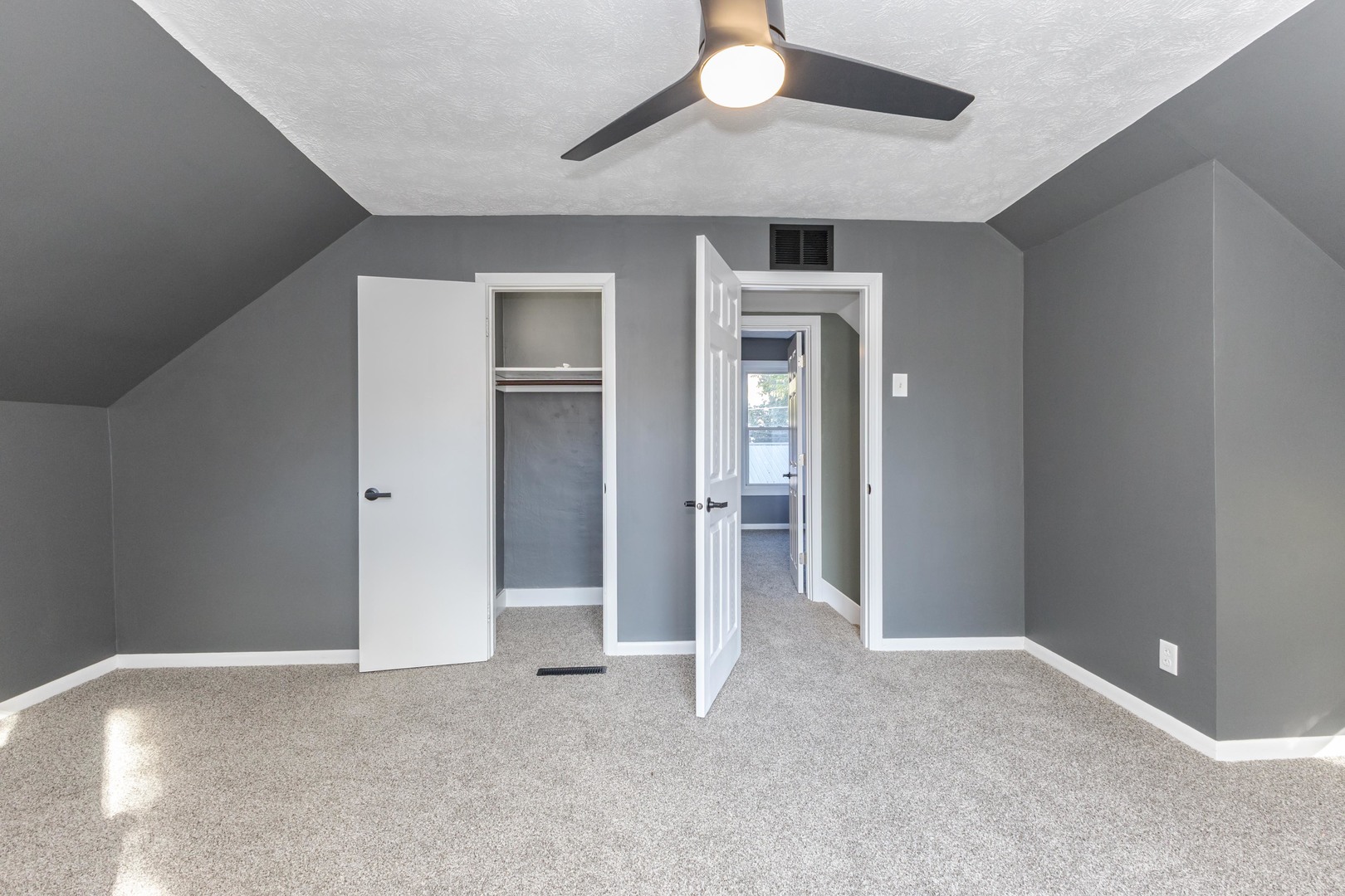 417 East Timber Street Pontiac, IL 61764 - Photo 29 of 43 an empty room with chandelier fan