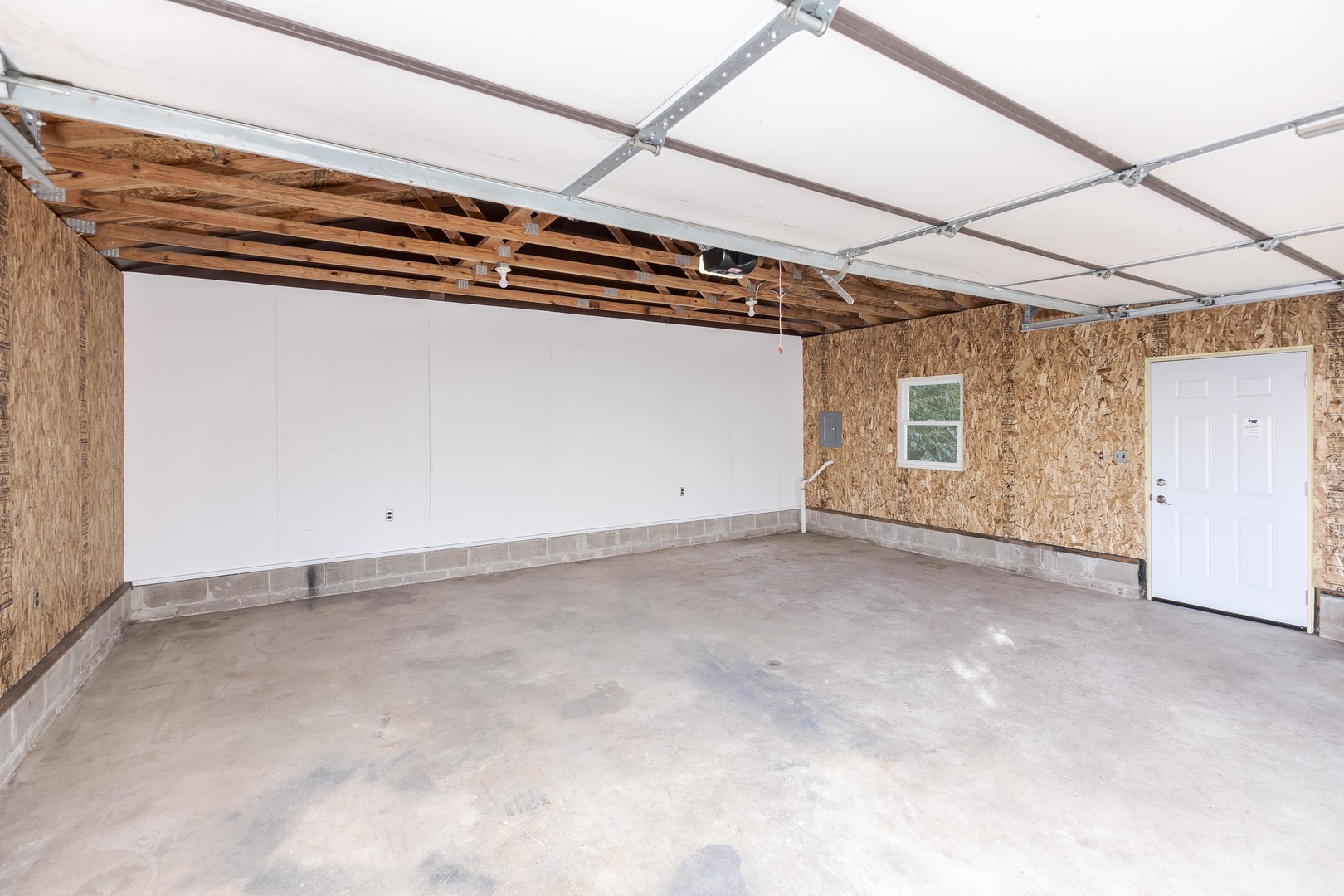 417 East Timber Street Pontiac, IL 61764 - Photo 33 of 43 a view of a garage