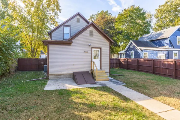 a view of a house with backyard and porch