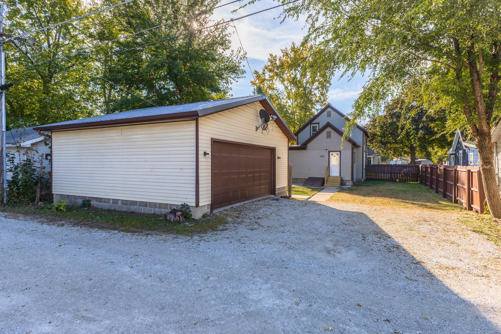 417 East Timber Street Pontiac, IL 61764 - Photo 40 of 43 a view of a house with a yard and garage