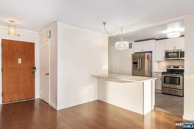 $3,100 | 770 Anderson Avenue, Unit 19R, Cliffside Park, NJ 07010