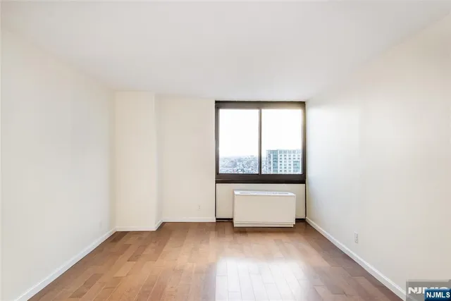 $3,100 | 770 Anderson Avenue, Unit 19R, Cliffside Park, NJ 07010
