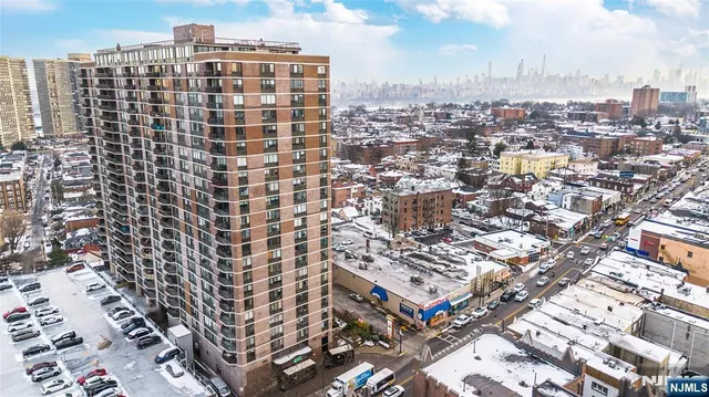 $3,100 | 770 Anderson Avenue, Unit 19R, Cliffside Park, NJ 07010