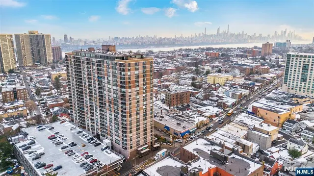 $3,100 | 770 Anderson Avenue, Unit 19R, Cliffside Park, NJ 07010