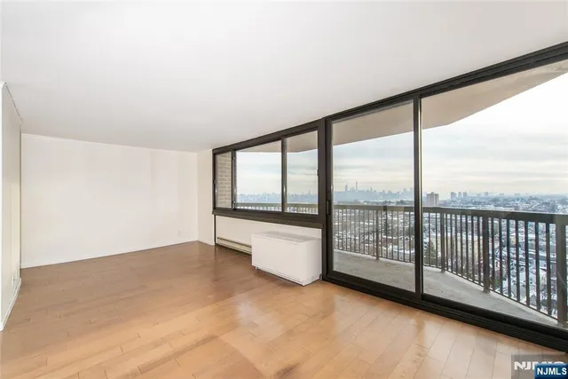$3,100 | 770 Anderson Avenue, Unit 19R, Cliffside Park, NJ 07010