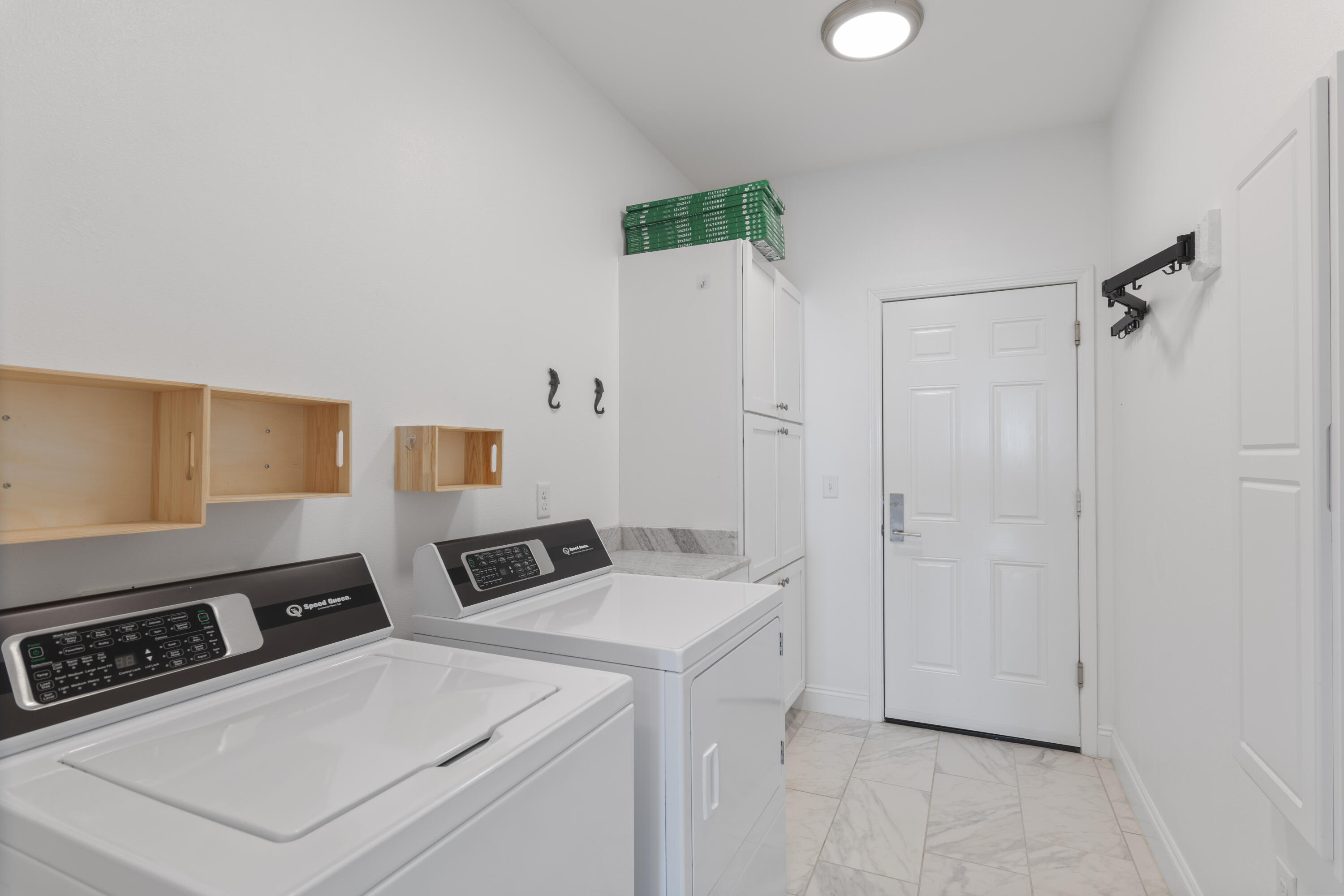 10 South Sunset Harbour Freeport, FL 32439 - Photo 25 of 57 a utility room with dryer and washer