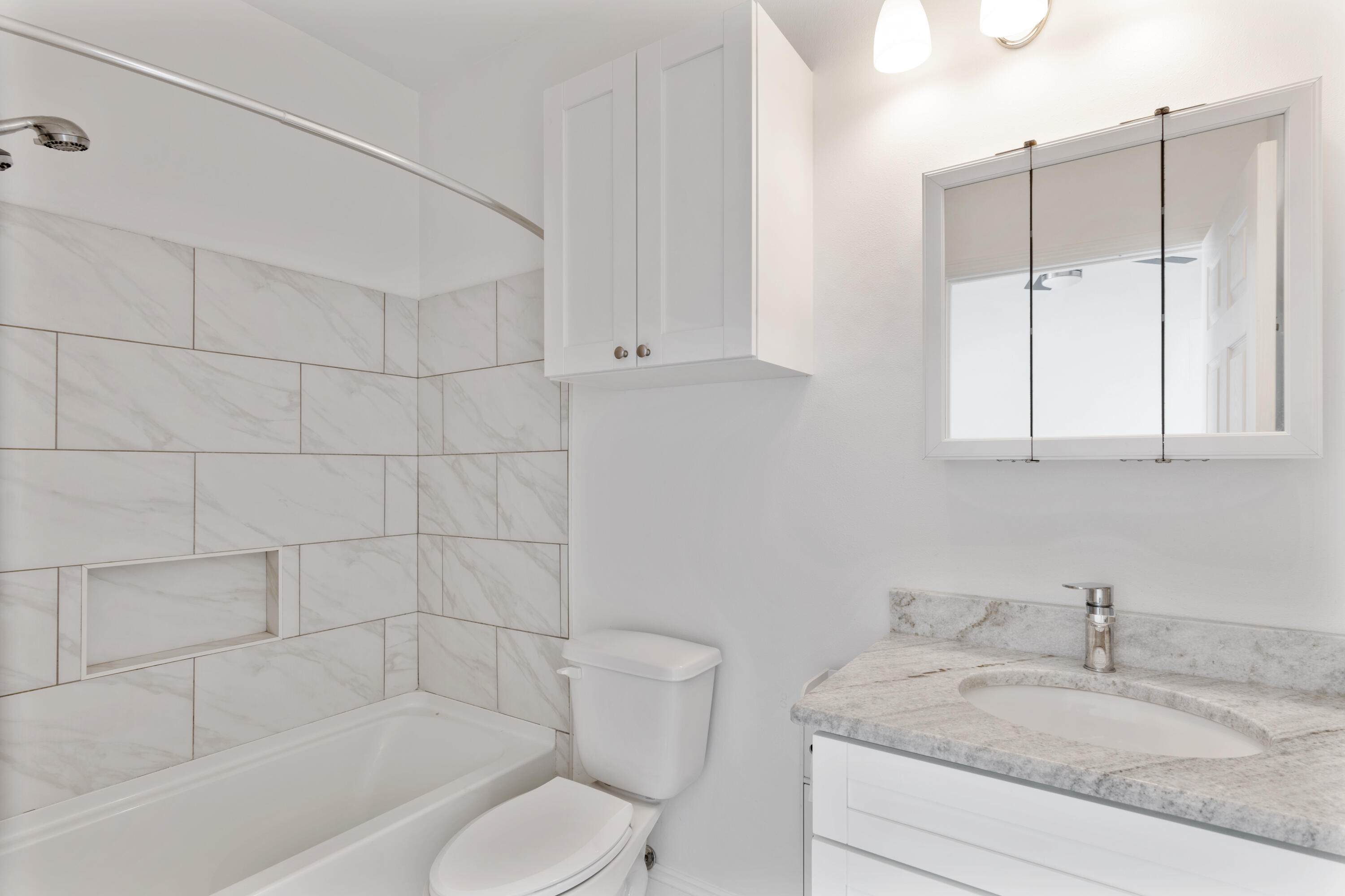 10 South Sunset Harbour Freeport, FL 32439 - Photo 33 of 57 a bathroom with a granite countertop sink a toilet and bathtub