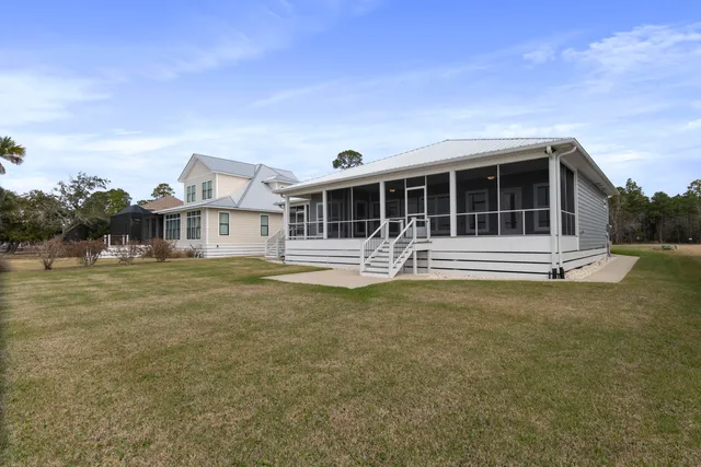 a black and white photo of a room