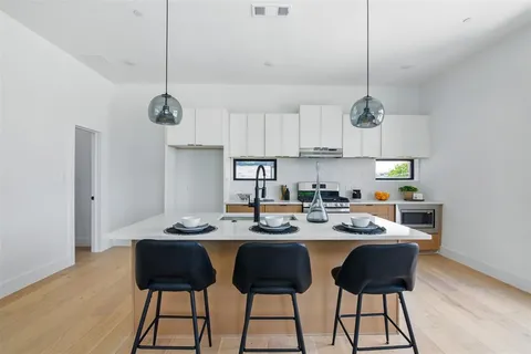 $499,000 | 430 East 8th Street, Unit 201, Dallas, TX 75203