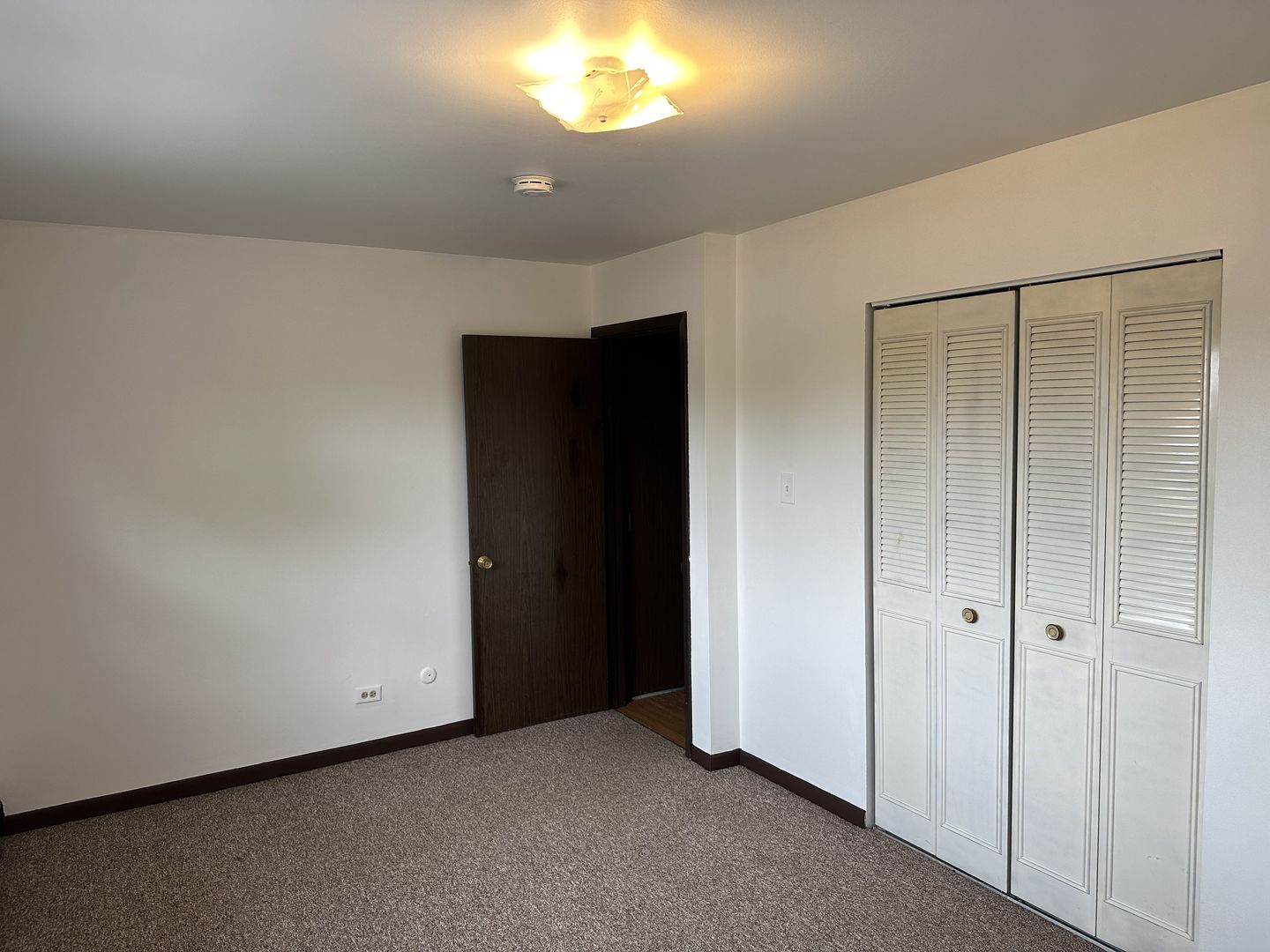 8020 West 84th Street Justice, IL 60458 - Photo 15 of 17 a view of an empty room