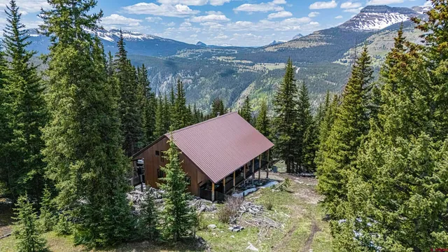 a view of a small yard in front of the house