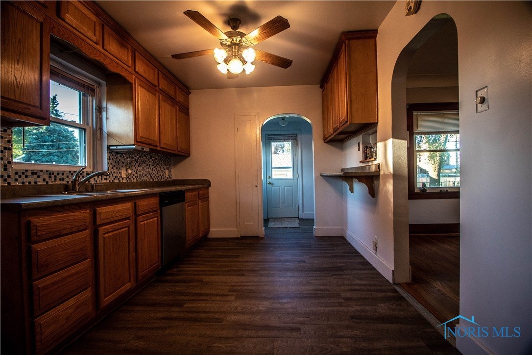 2331 Brown Road Oregon, OH 43616 - Photo 3 of 23 Gallery Image 3