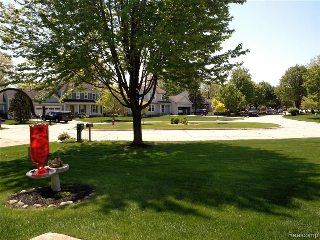 358 Arlington Drive Rochester Hills, MI 48307 - Photo 2 of 20