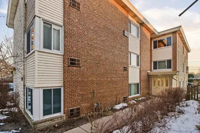 $1,695 | 200 South Boulevard, Unit 2C, Evanston, IL 60202