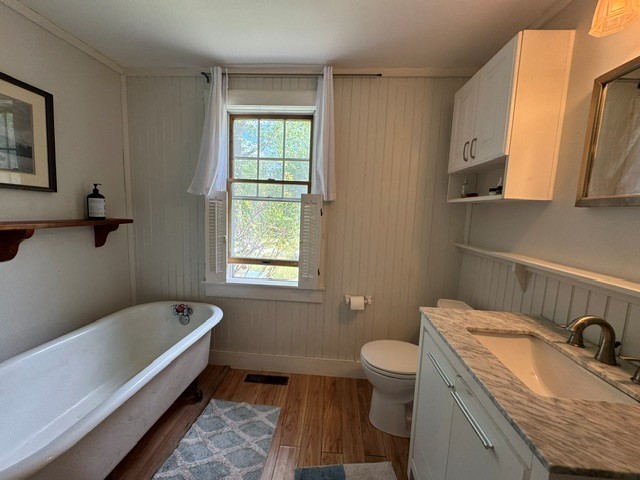 106 North Road South Kingstown, RI 02879 - Photo 17 of 36 Claw Foot Tub in main floor full bathroom