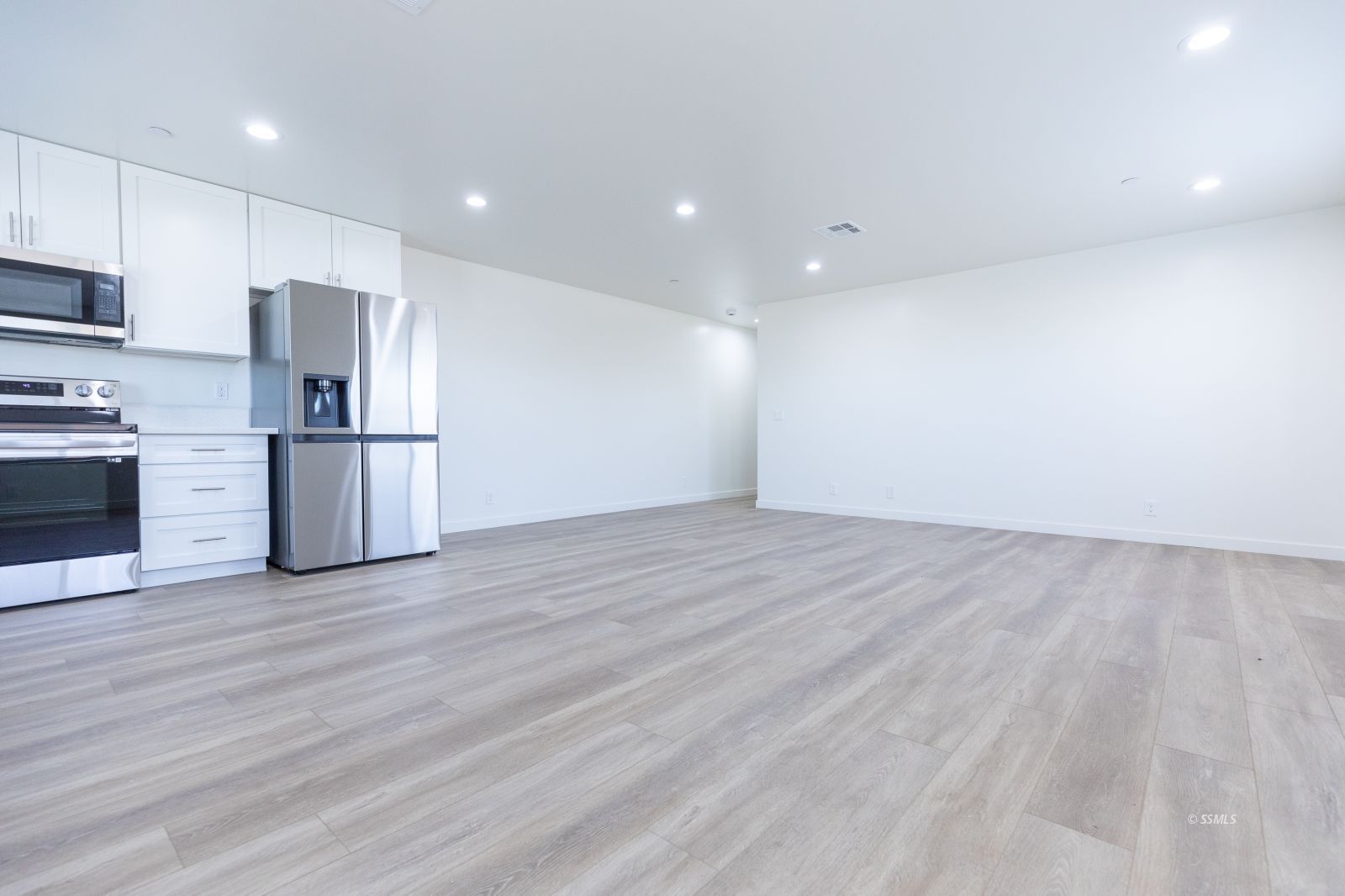 713 South Downs Street Ridgecrest, CA 93555 - Photo 6 of 38 a view of kitchen with wooden floor and electronic appliances