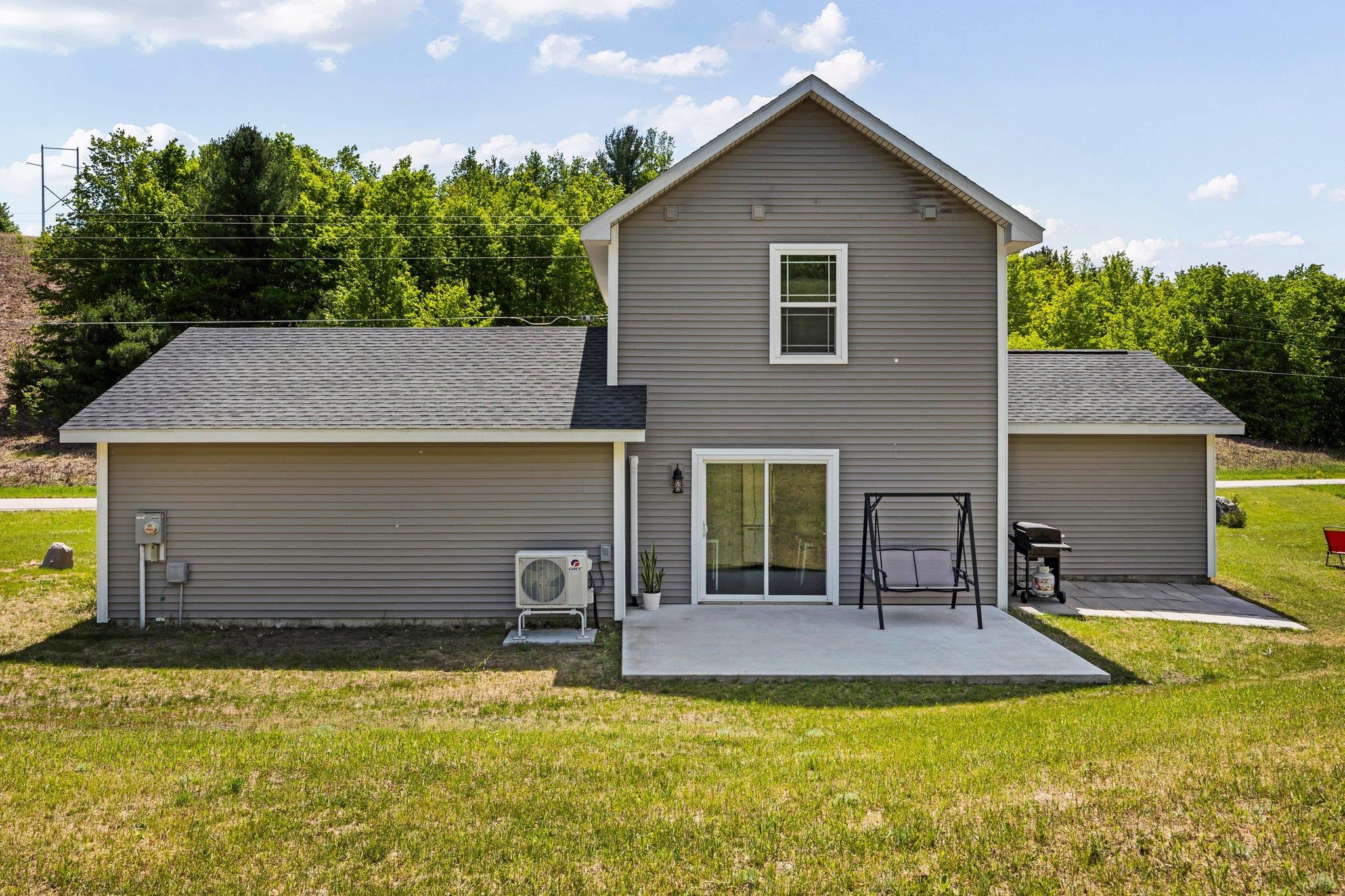 1322 Sharkey Road Traverse City, MI 49696 - Photo 6 of 37