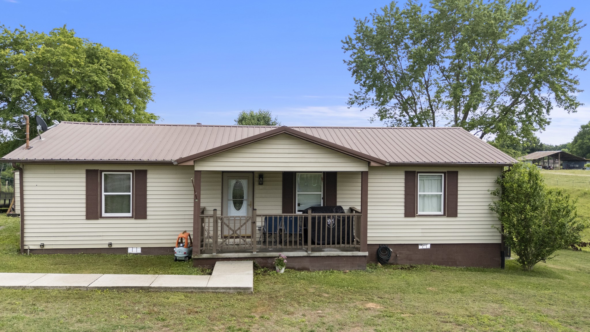 421 Shady Grove Road Flintville, TN 37335 - Photo 4 of 33 a front view of a house with a yard