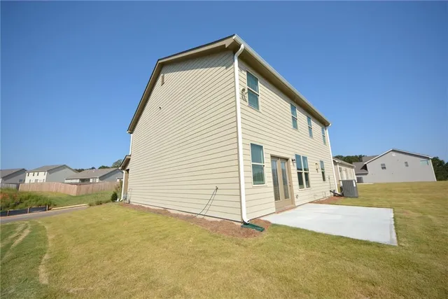 a view of a house with a backyard