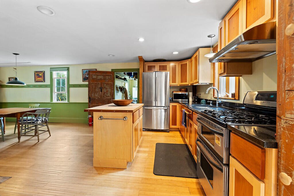 850 Lawrence Road Pownal, ME 04069 - Photo 14 of 87 28_BP5A0580_DxO_mls