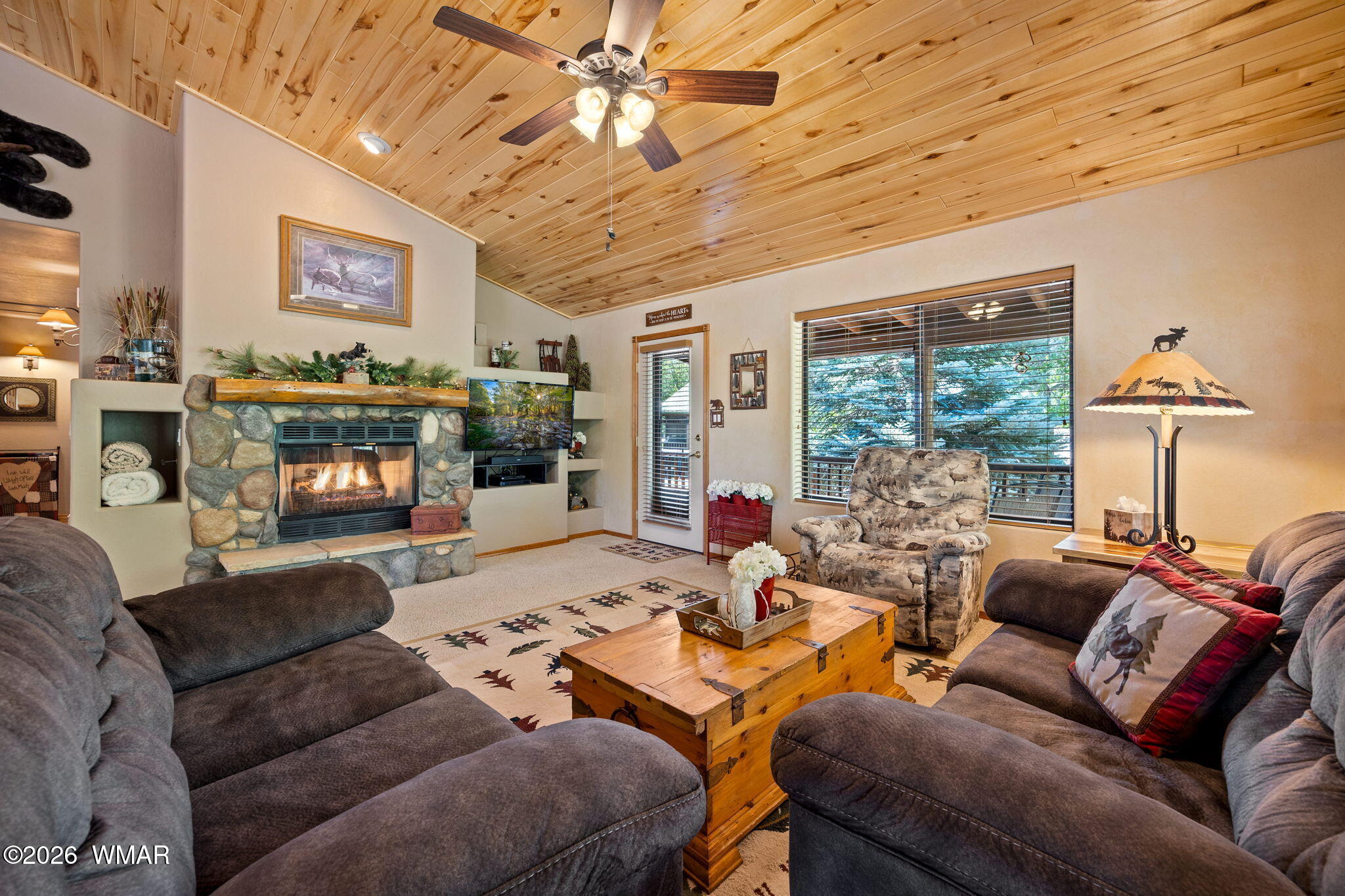 2335 Buffalo Loop Overgaard, AZ 85933 - Photo 4 of 56