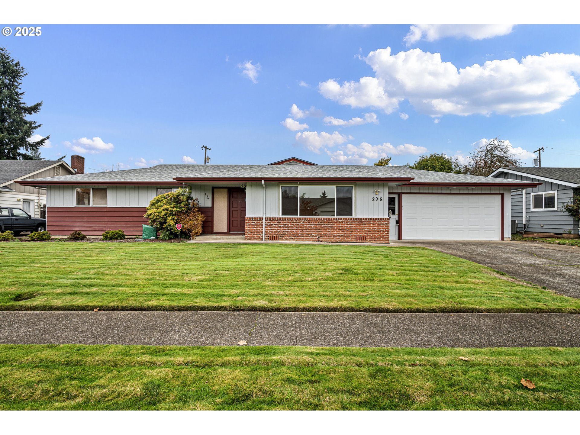 236 Greenvale Drive Springfield, OR 97477 - Photo 1 of 33 Gallery Image 1