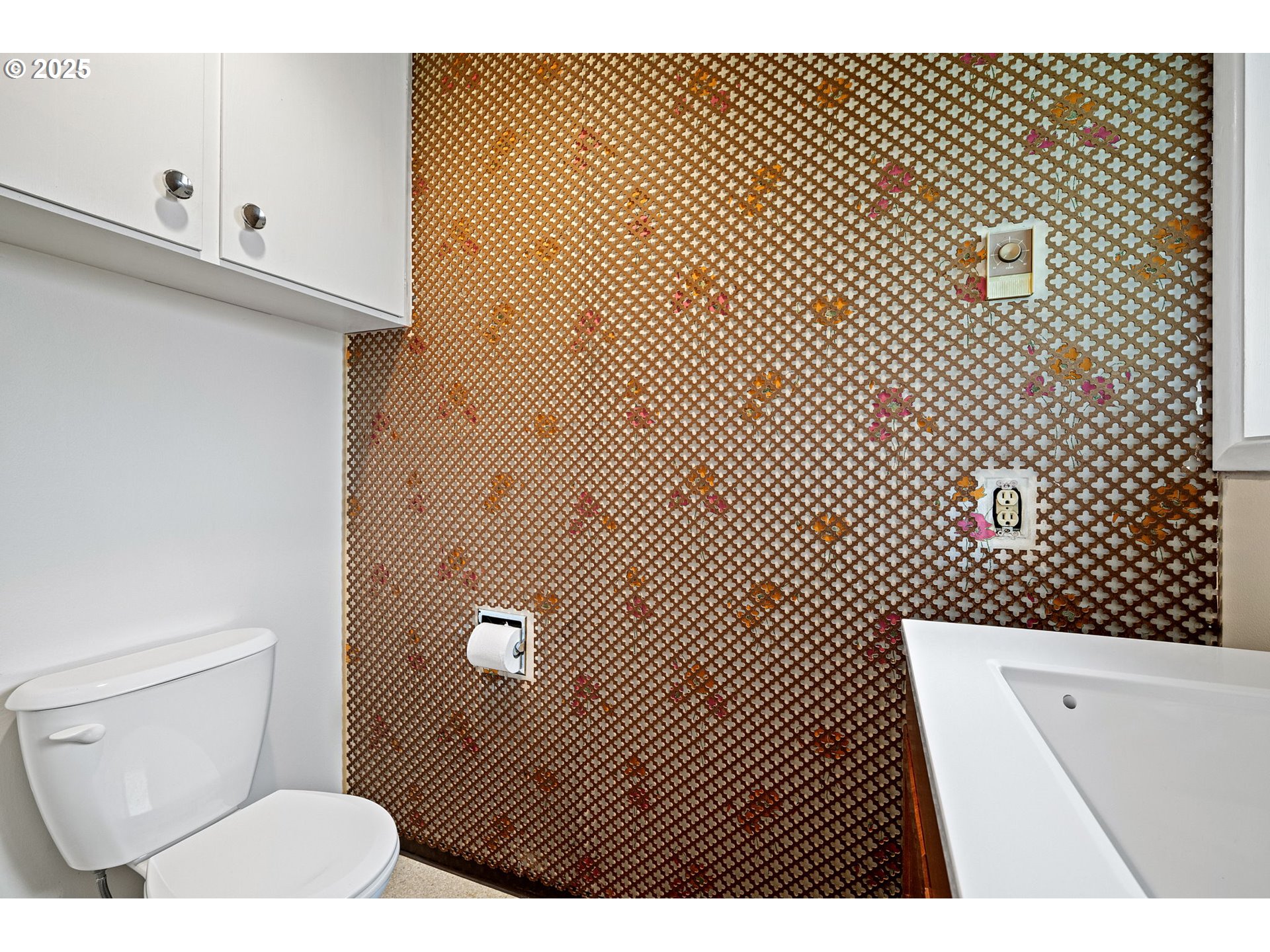 236 Greenvale Drive Springfield, OR 97477 - Photo 18 of 33 Bathroom, Attached