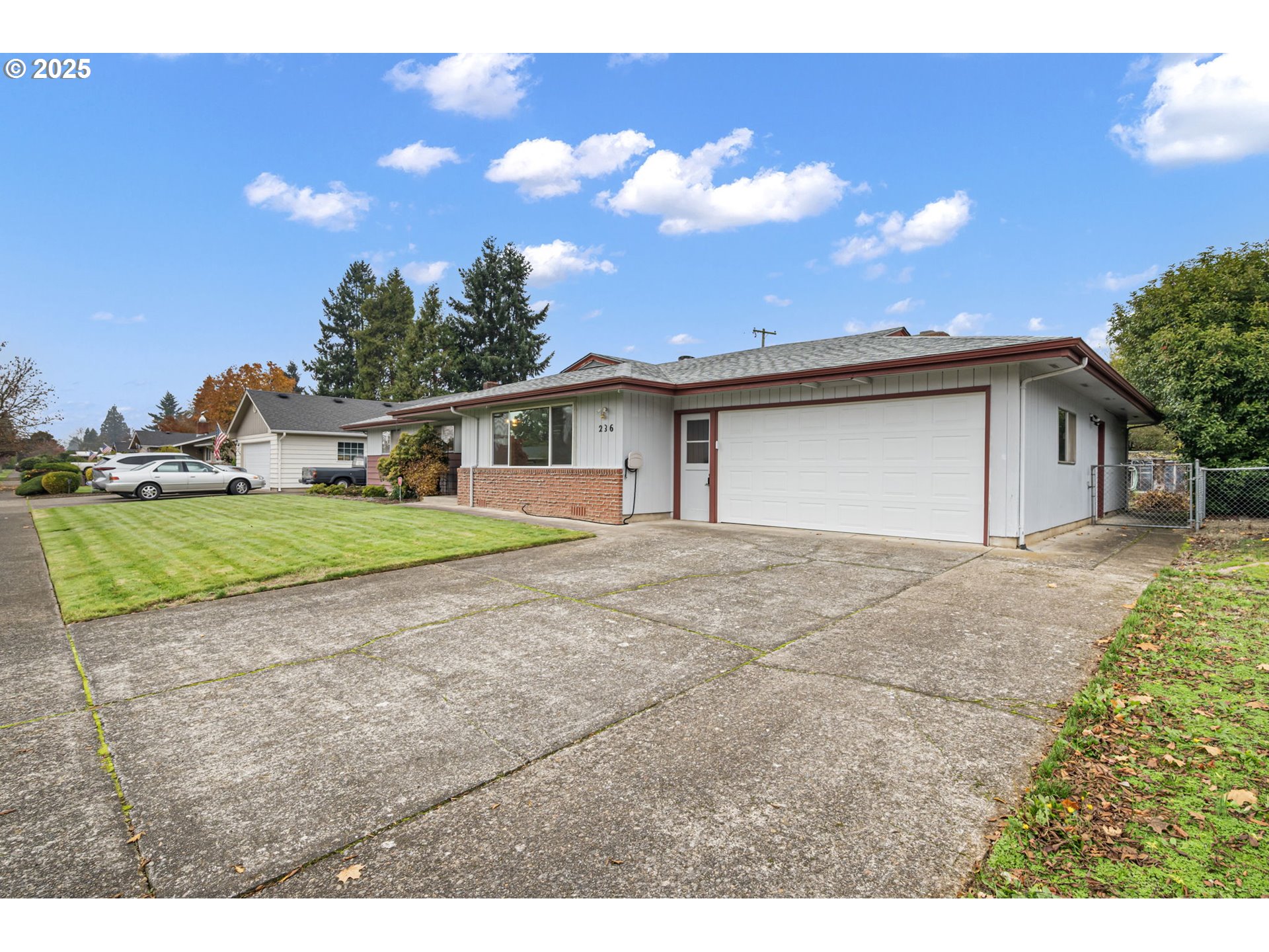 236 Greenvale Drive Springfield, OR 97477 - Photo 2 of 33 RV Parking