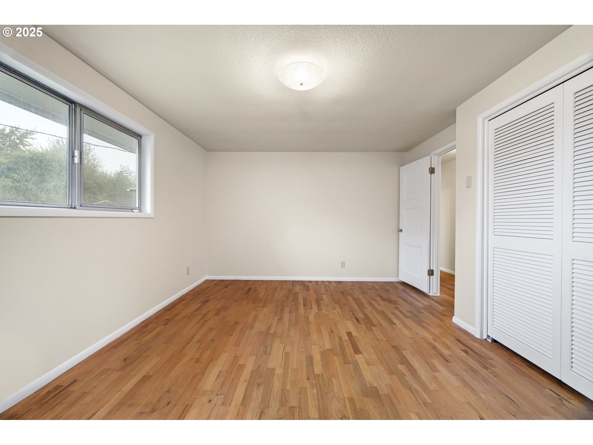 236 Greenvale Drive Springfield, OR 97477 - Photo 23 of 33 Bedroom, Primary