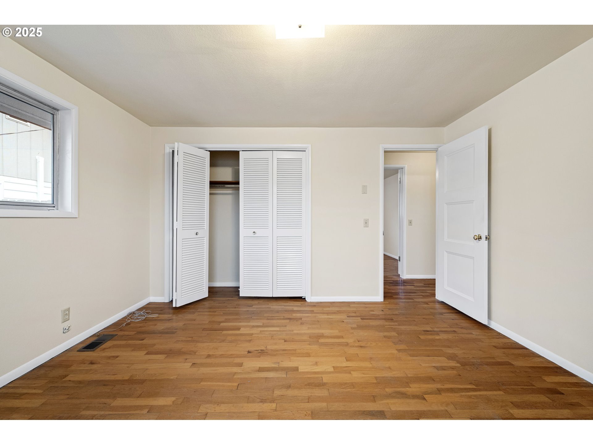 236 Greenvale Drive Springfield, OR 97477 - Photo 25 of 33 Bedroom