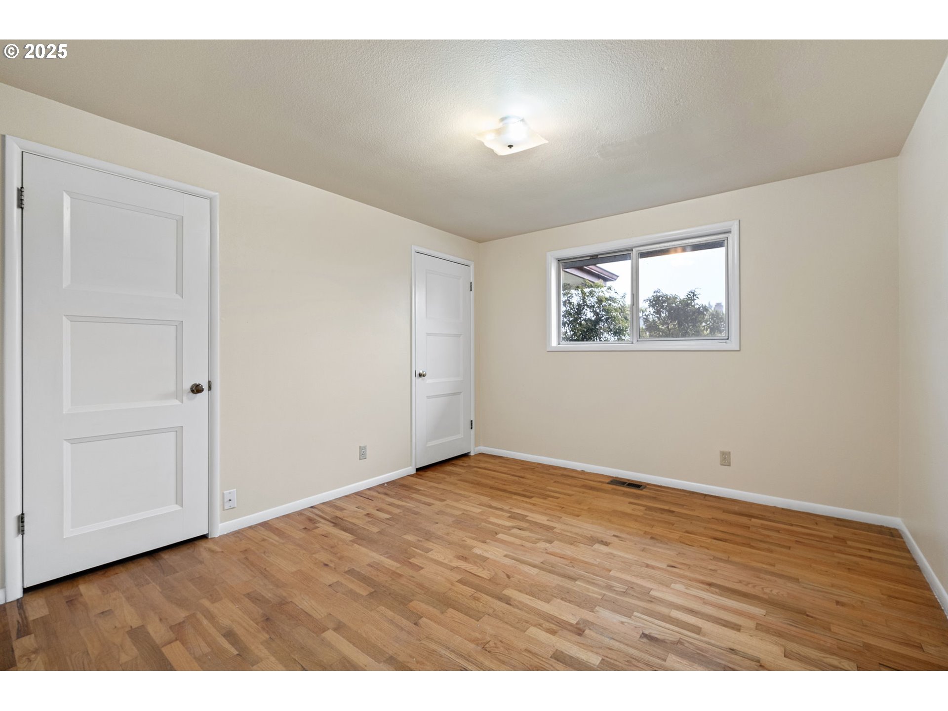 236 Greenvale Drive Springfield, OR 97477 - Photo 28 of 33 Bedroom