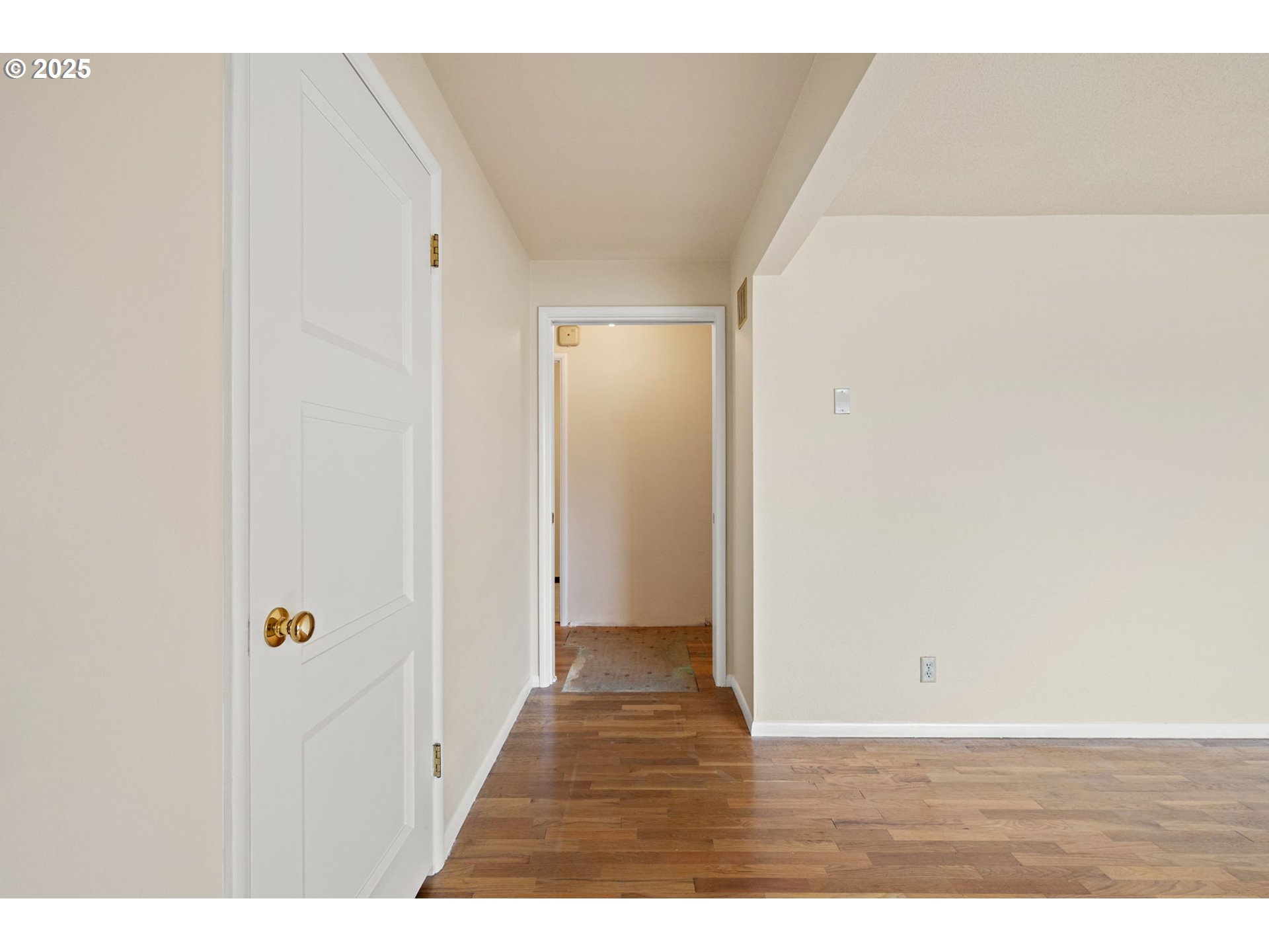 236 Greenvale Drive Springfield, OR 97477 - Photo 4 of 33 Entrance/Foyer