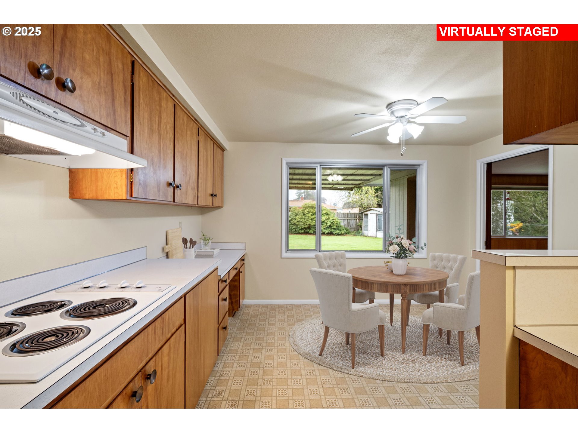 236 Greenvale Drive Springfield, OR 97477 - Photo 10 of 33 Kitchen/Dining Room